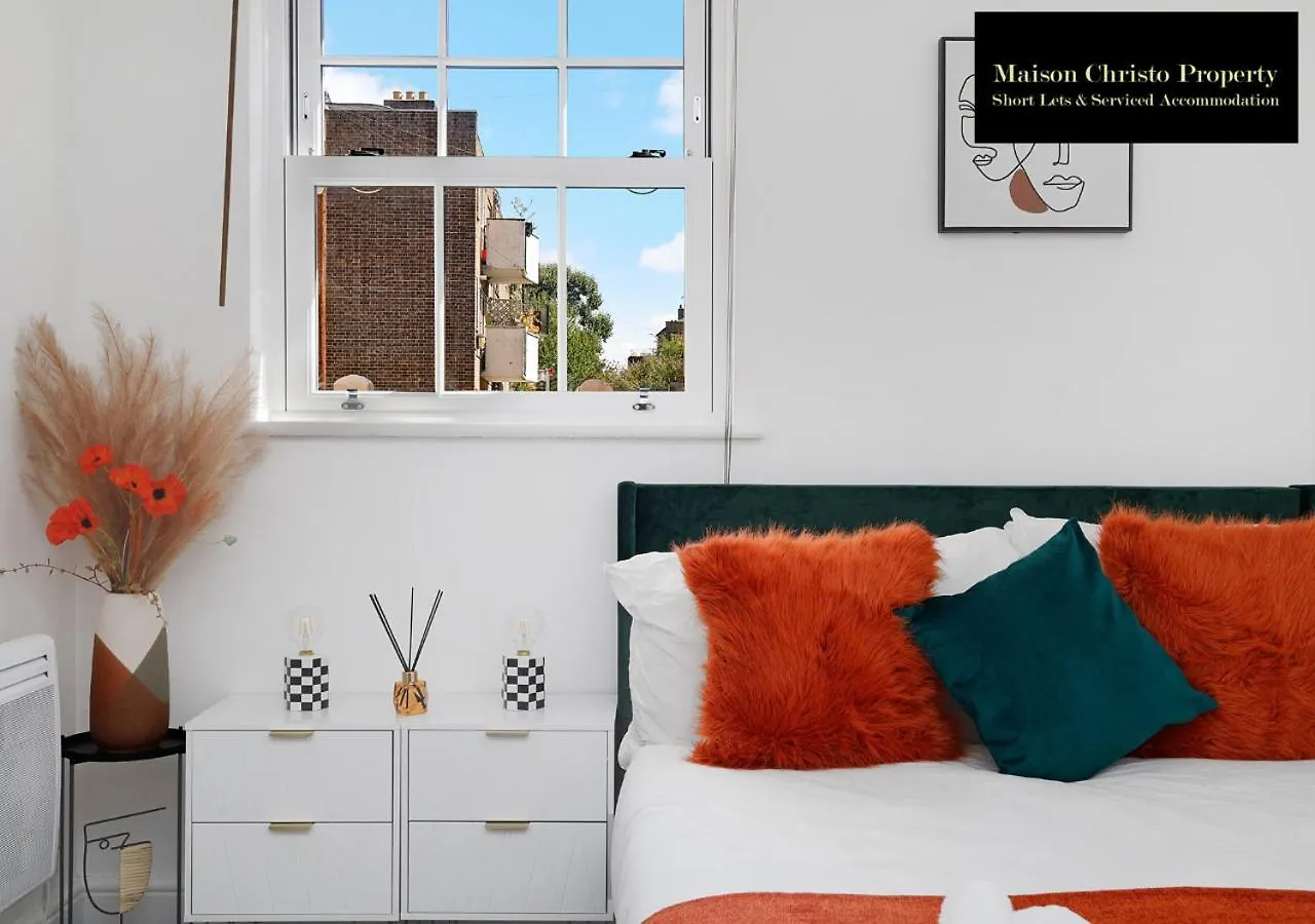 Kirkwall Apartment: Cozy 1-Bedroom with Wi-Fi by Maison Christo London 0*,  United Kingdom