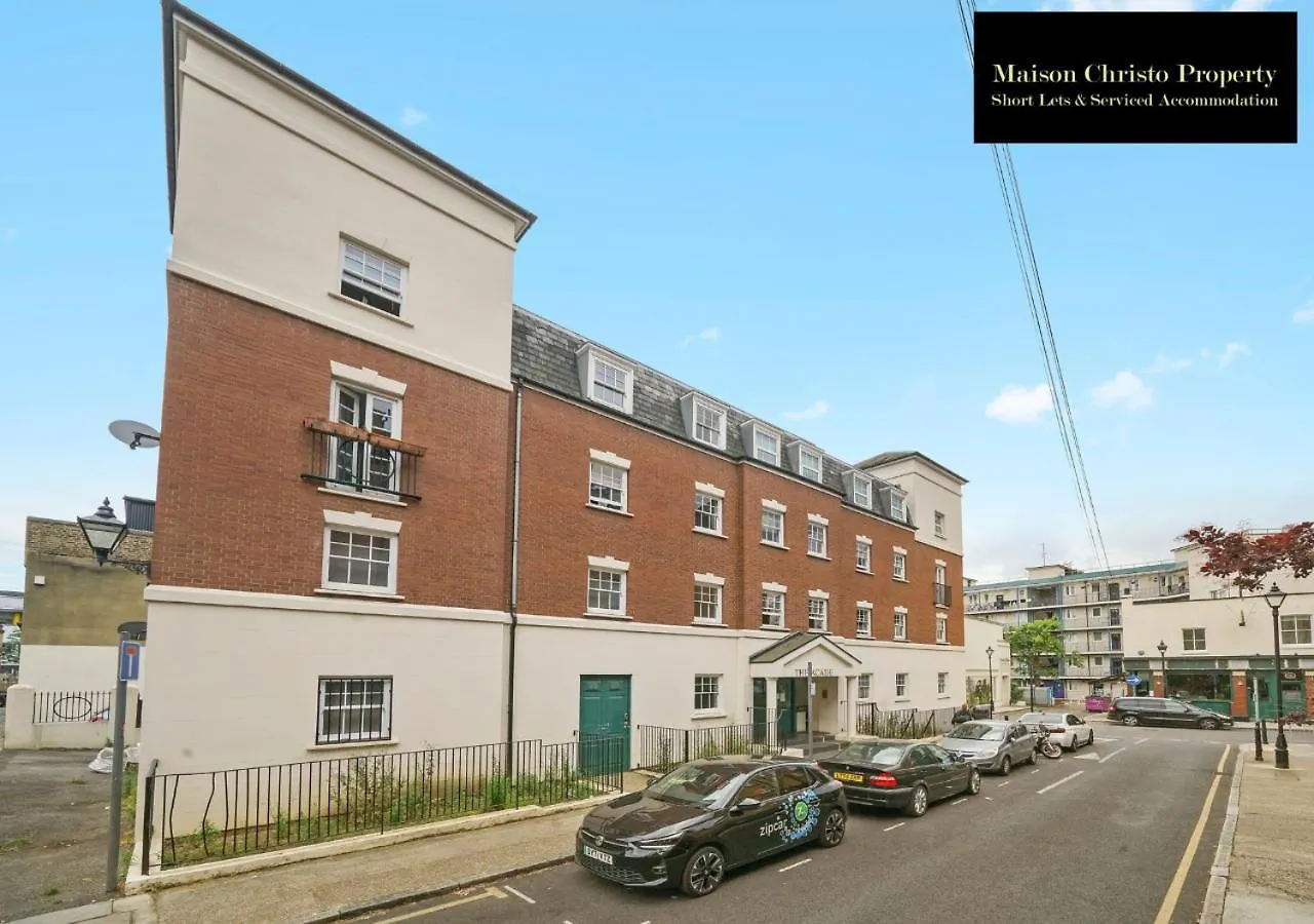Kirkwall Apartment: Cozy 1-Bedroom with Wi-Fi by Maison Christo London Apartment