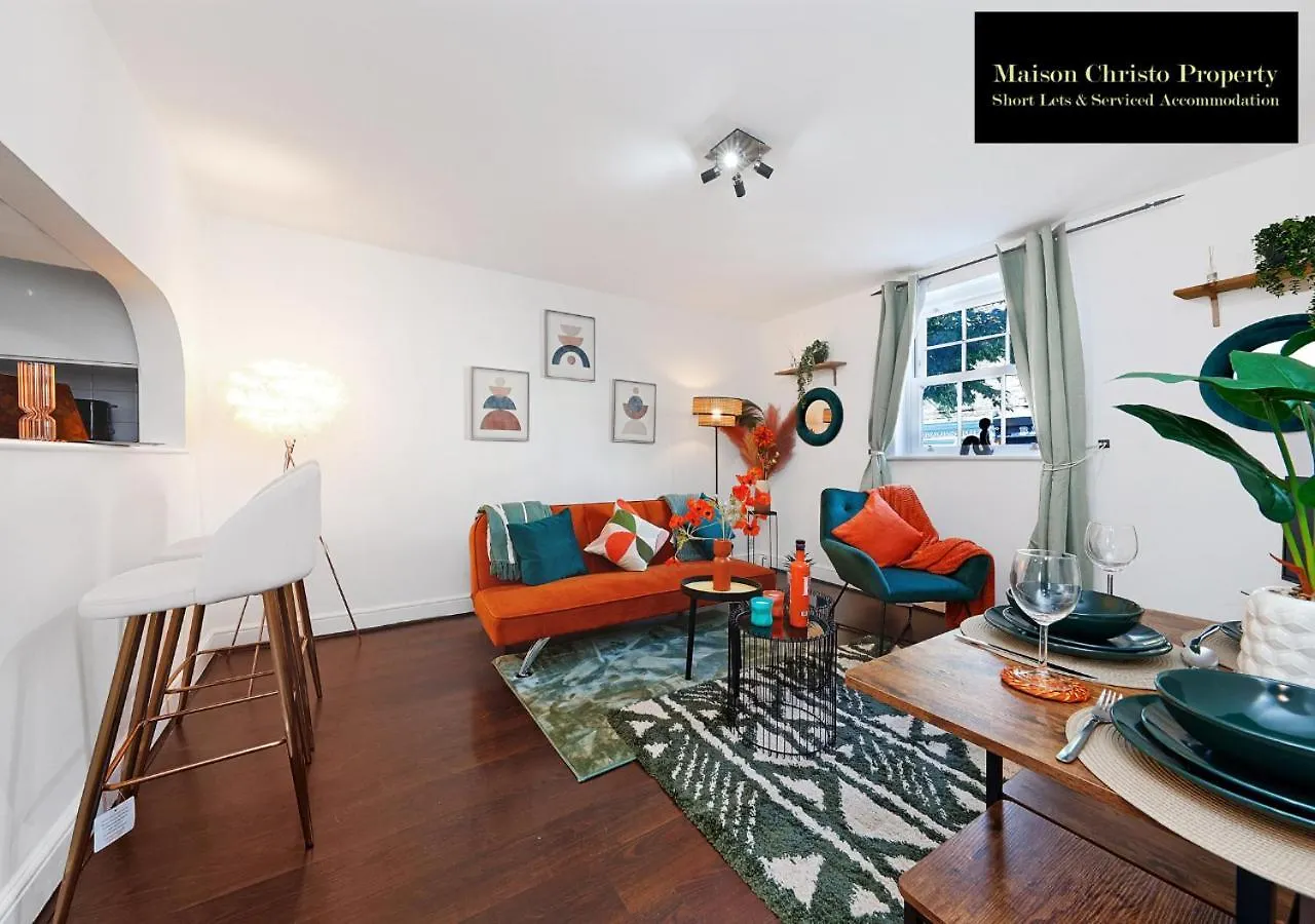 Kirkwall Apartment: Cozy 1-Bedroom with Wi-Fi by Maison Christo London
