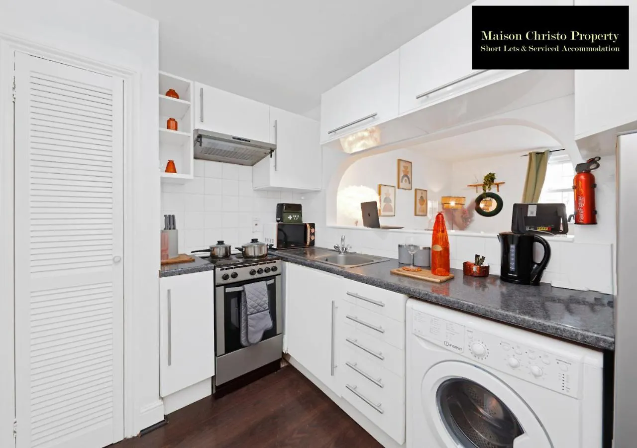 Kirkwall Apartment: Cozy 1-Bedroom with Wi-Fi by Maison Christo London United Kingdom